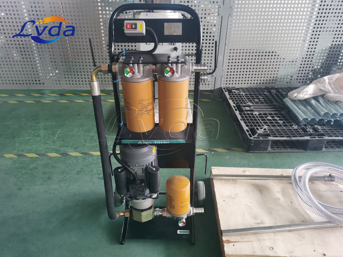 6月下旬老撾客戶遠道而來考察我司的濾油機