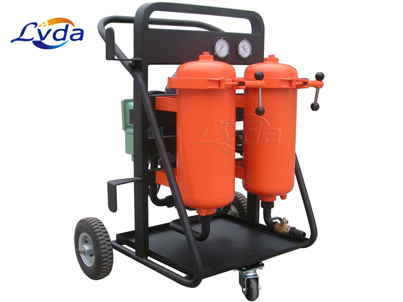 長(zhǎng)沙客戶冒雨來濾達(dá)考察采購小型濾油機(jī)